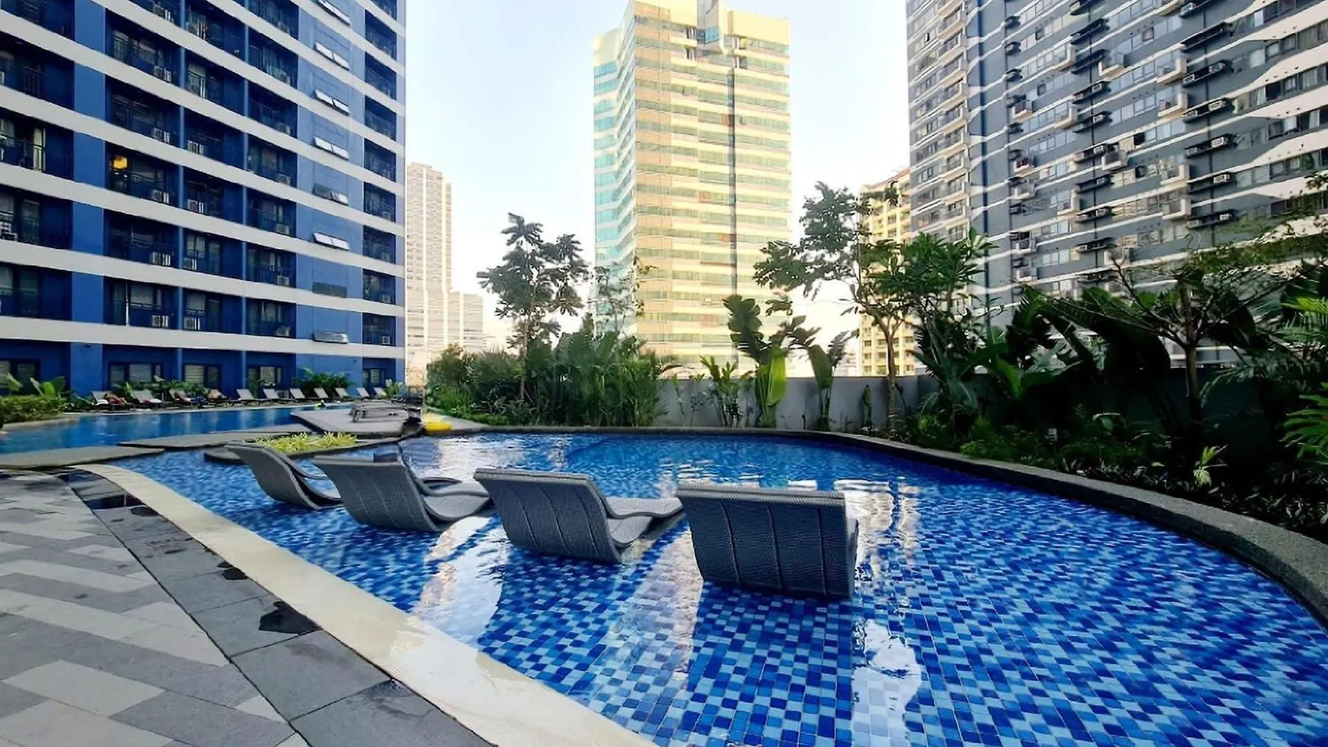 1 Bedroom Condo In Makati Central Business District Manila 0*,